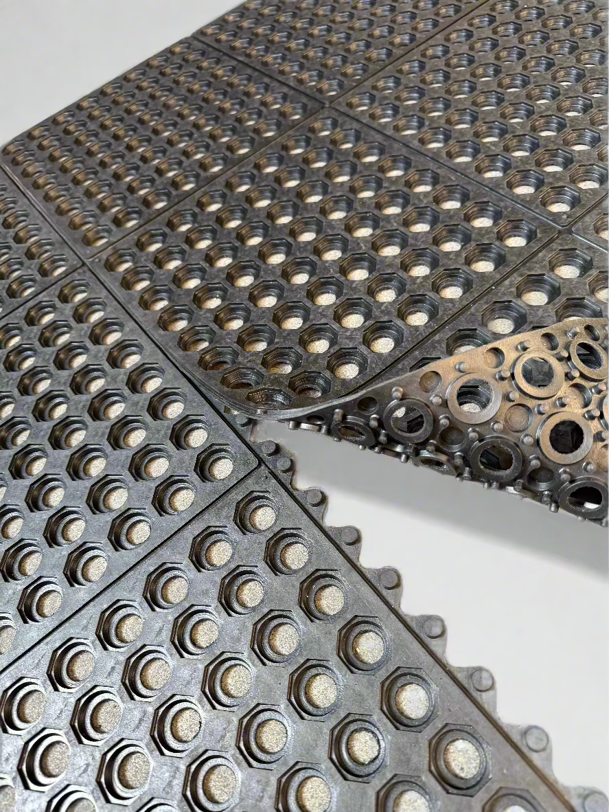 1/2" x 3' x 3' Interlocking Wash Mat - SummitRubber